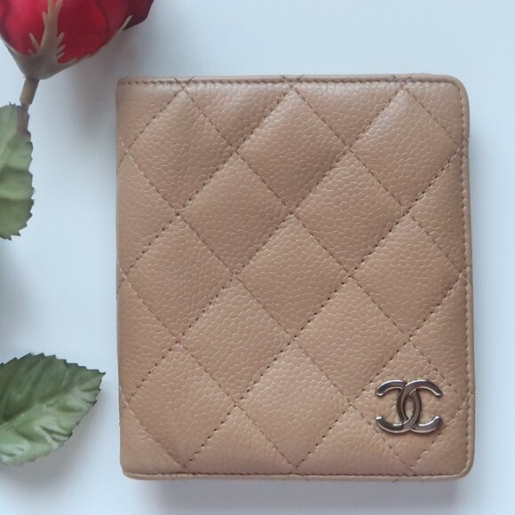 Chanel Classic Quilted Caviar Leather Bifold Wallet Beige with Silver CC Logo - Picture 14 of 14